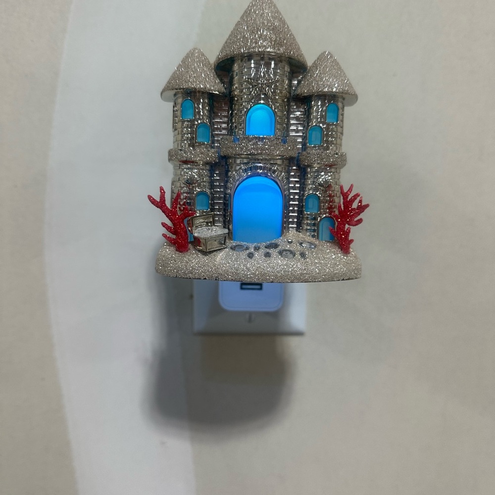 Bath and Body Works Sandcastle wall plug.